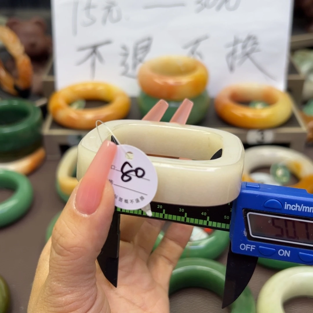 未镶嵌手镯石英岩玉