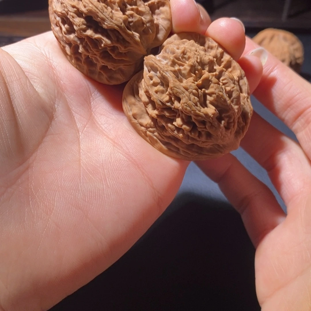 文玩核桃吊坠山地虎头