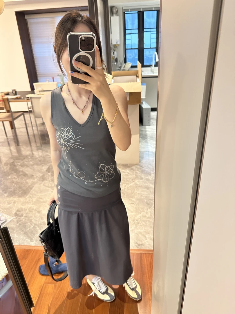 【ZHANGDAYUN】71441#【Ins博主烫钻v领背心遮副乳】