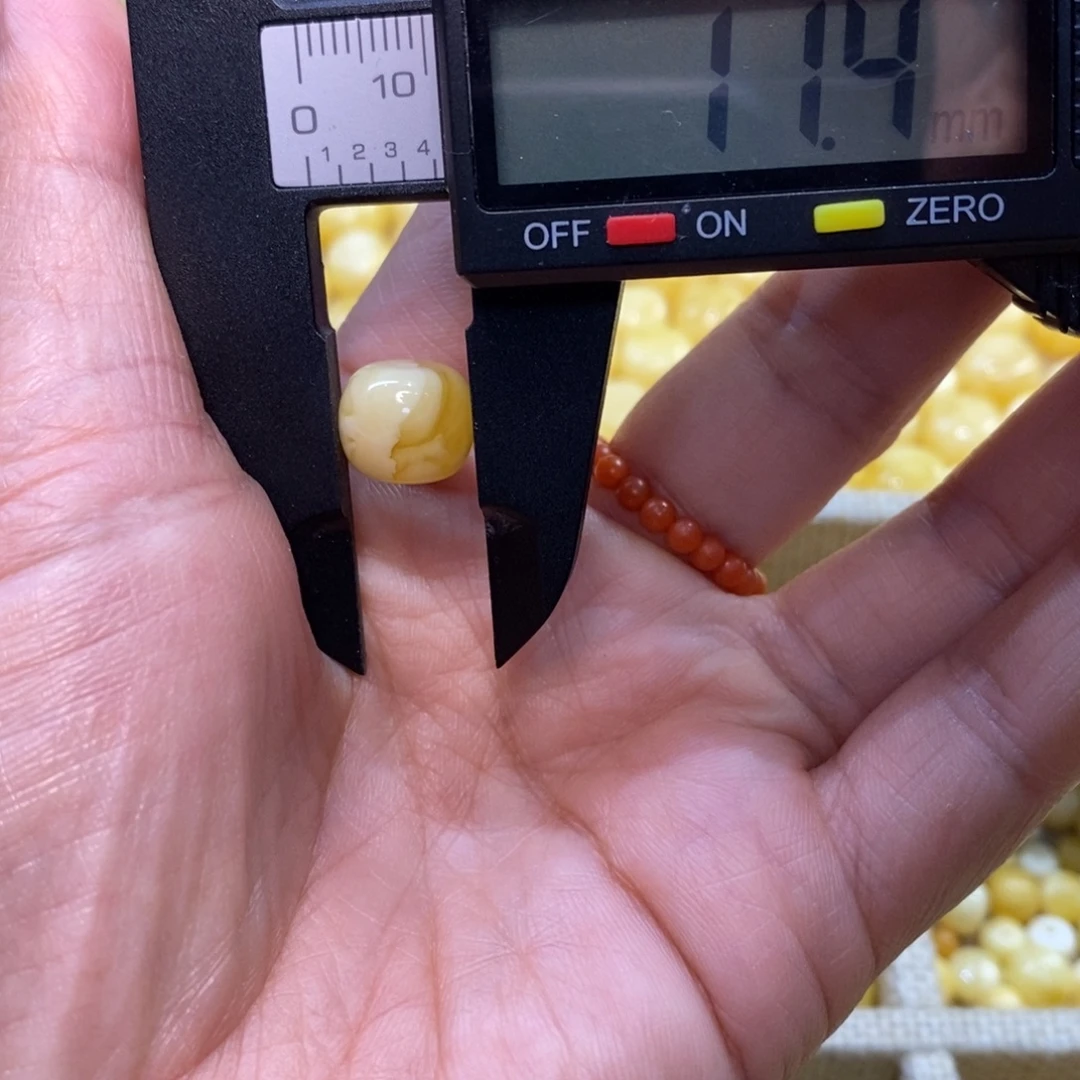 裸石琥珀未镶嵌原矿蜜蜡配珠