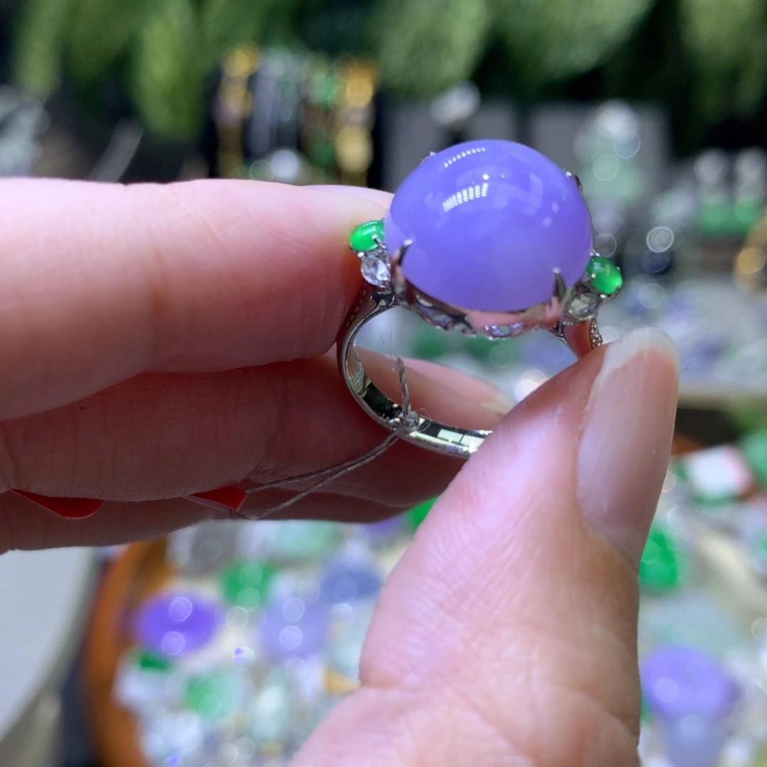 颈饰18K金镶嵌翡翠