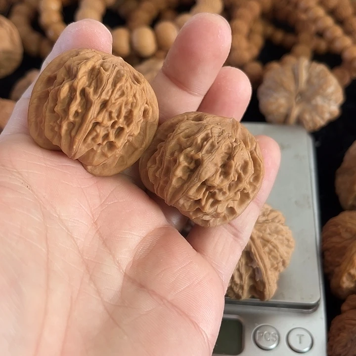 文玩核桃把件37左右天地，编号024