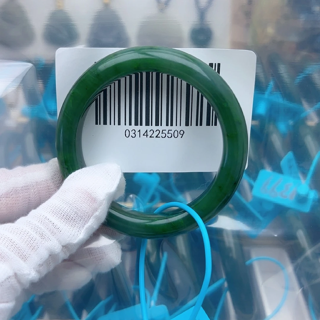 和田玉手镯未镶嵌微瑕57