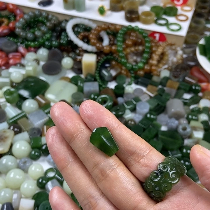 和田玉未镶嵌珠宝半成品牧*丶