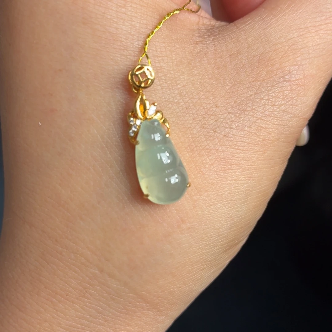 翡翠18K金镶嵌颈饰