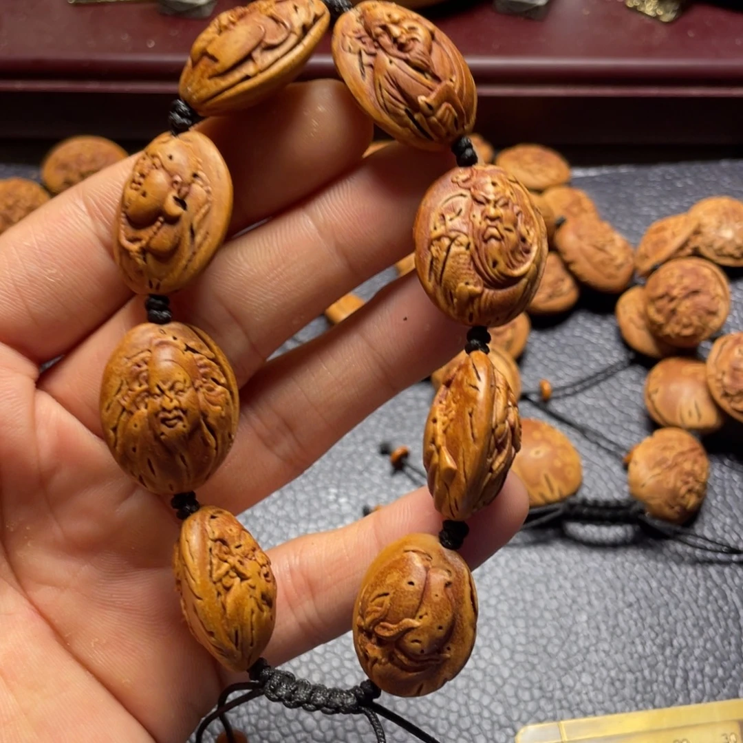 大桃核雕刻瑕疵神仙会