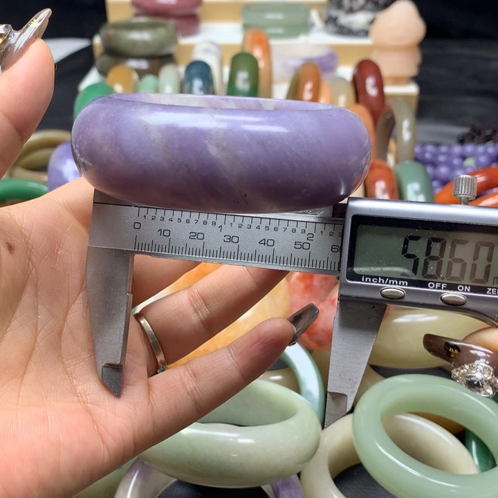 未镶嵌手镯石英质玉