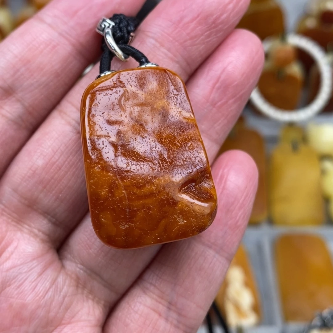 未镶嵌琥珀珠宝奇石