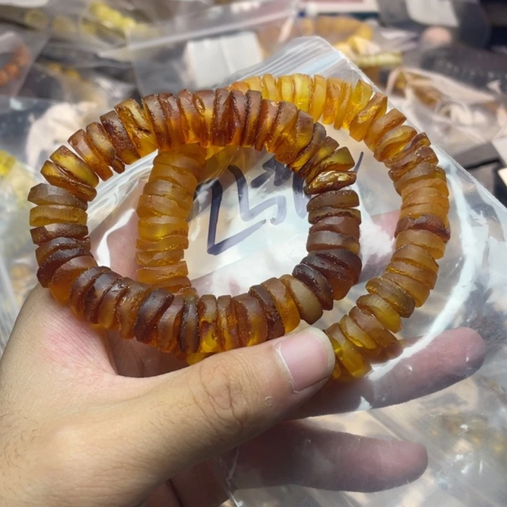 未镶嵌琥珀珠宝奇石