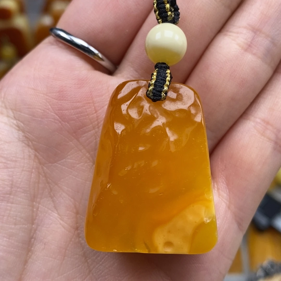 未镶嵌琥珀珠宝奇石