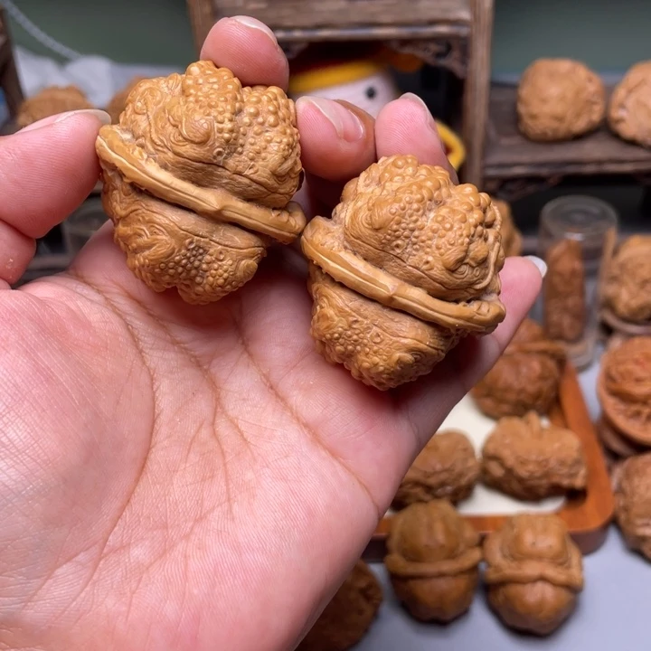 p****s蛤蟆头雕刻的金蟾