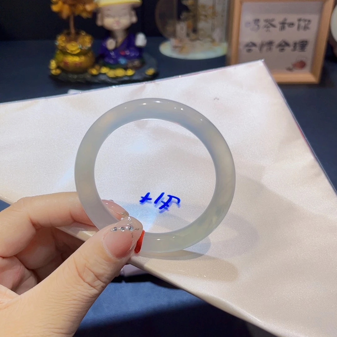 翡翠手镯未镶嵌翡翠手镯