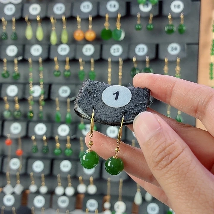 和田玉18K金镶嵌耳饰