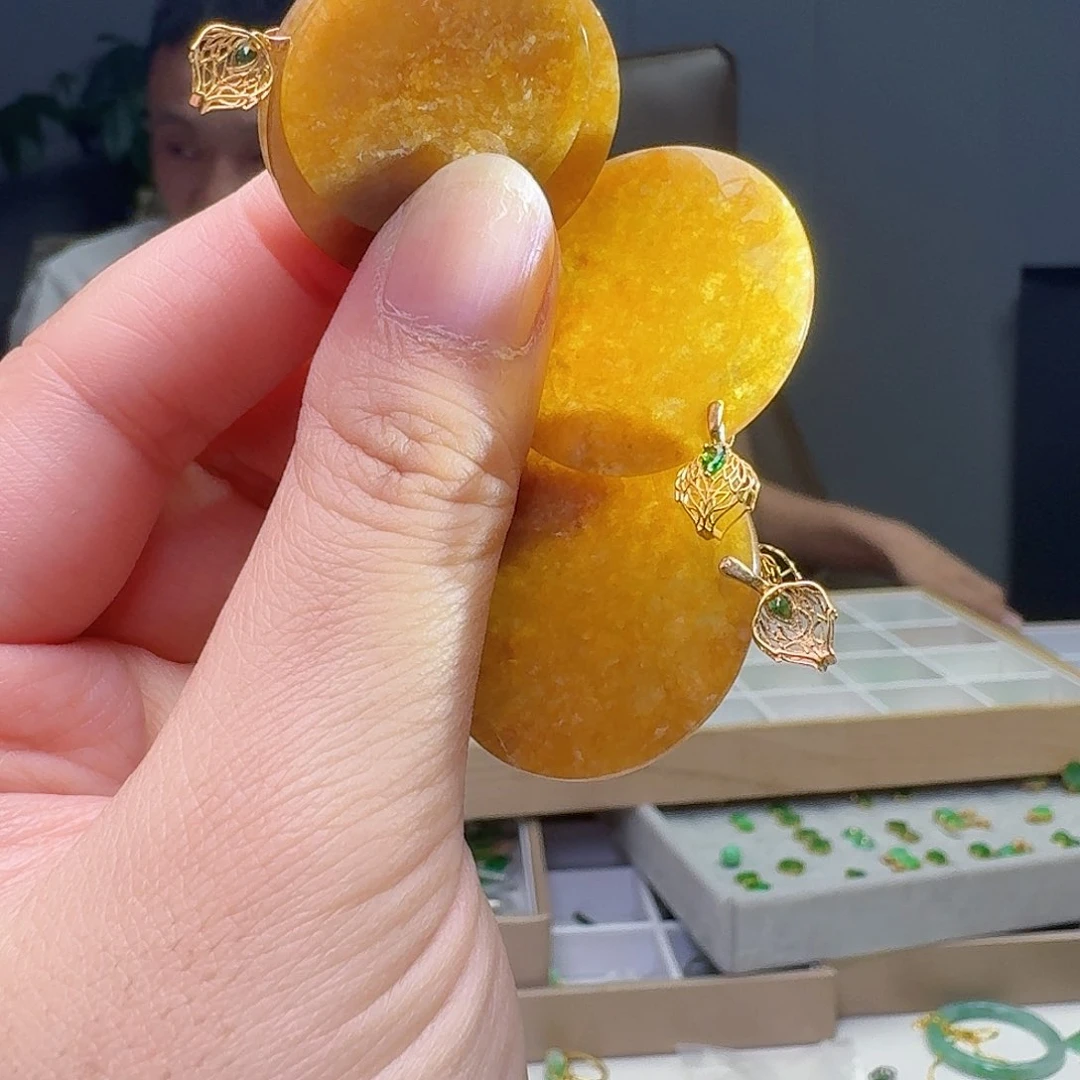 翡翠18K金镶嵌吊坠(不含链)多样性发货其一