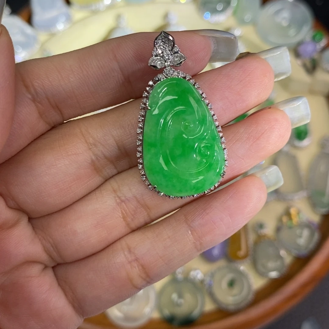 翡翠18K金镶嵌颈饰A货翡翠