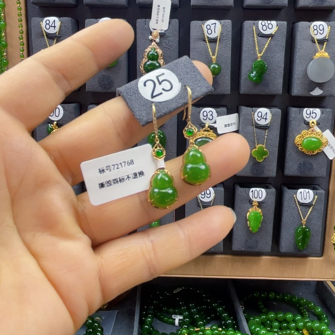 和田玉18K金镶嵌耳饰