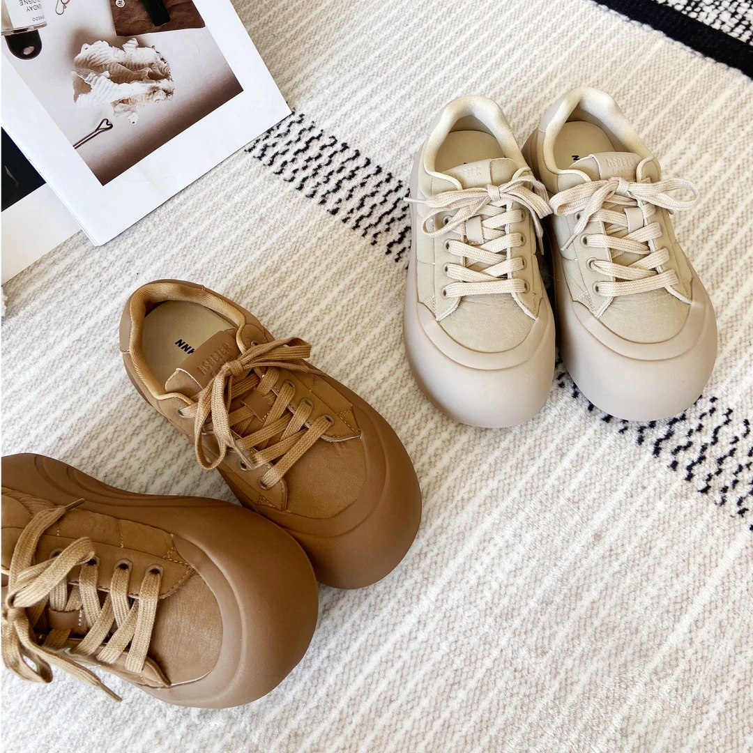 2025年春季新款圆头平底厚底面包鞋真皮牛皮休闲系带女鞋软底