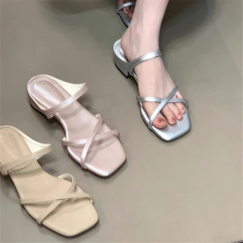 2025夏季法式温柔交叉带露趾凉拖鞋女气质方头时尚低跟百搭凉拖
