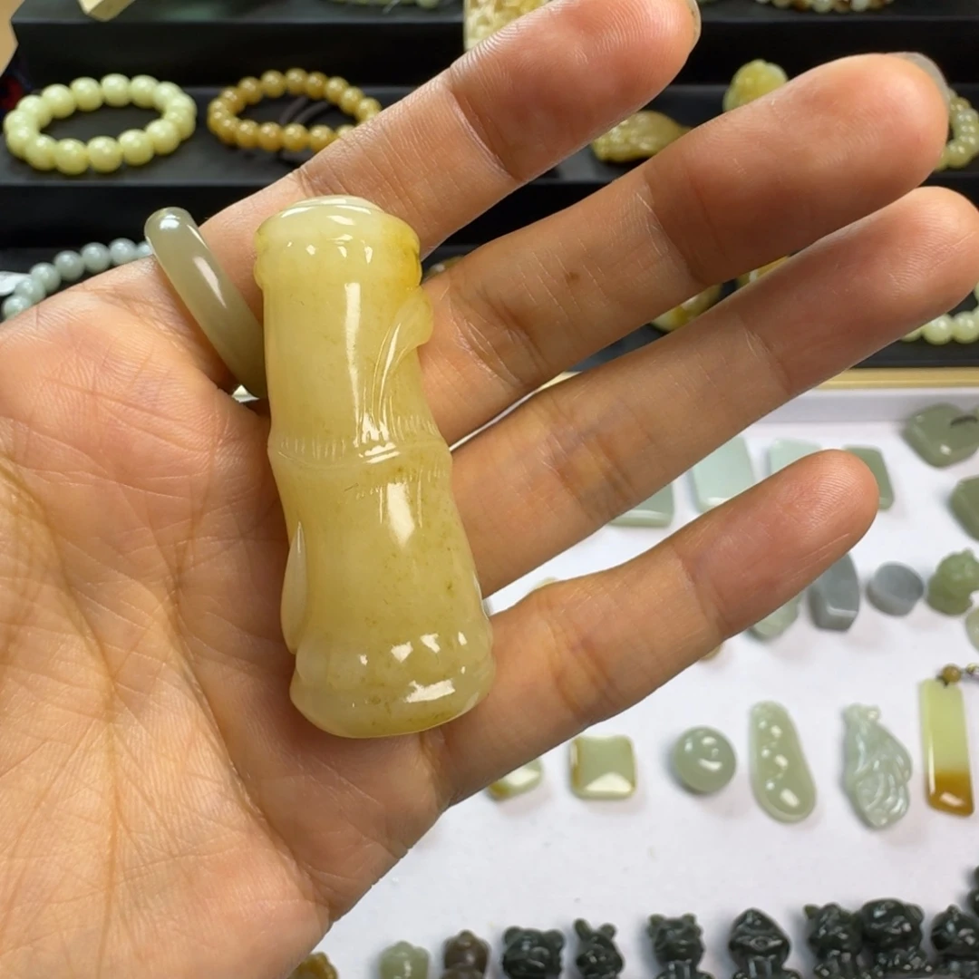 散***拉颈饰未镶嵌和田玉
