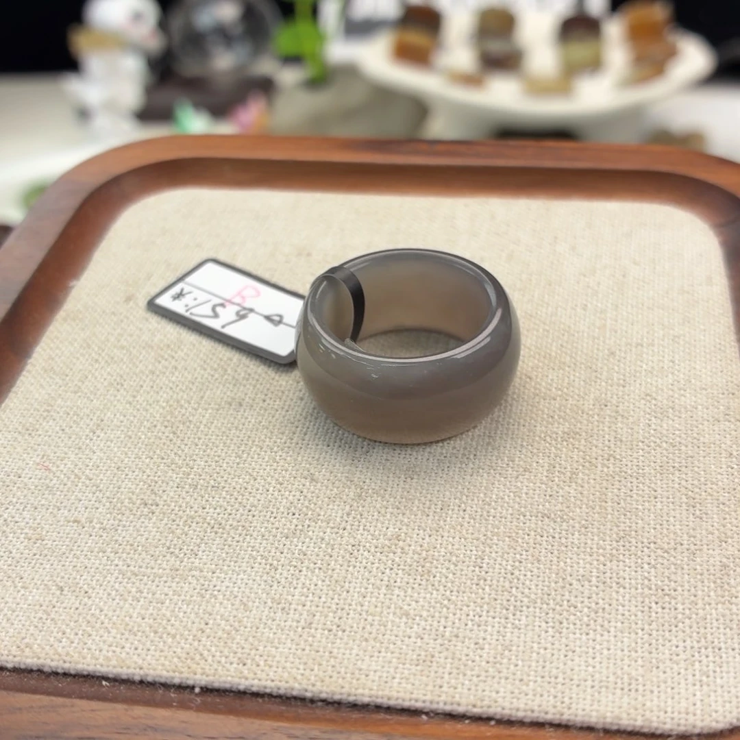未镶嵌戒圈和田玉F47烟紫墩墩18.3不退换