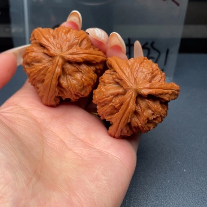 灰***狼文玩核桃吊坠白狮子