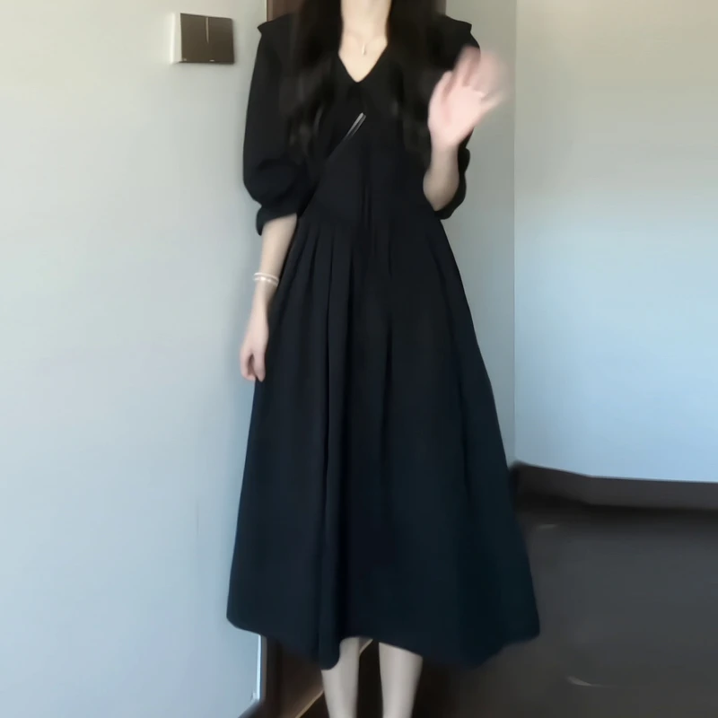 2025初秋V领少女风秋季连衣裙大码女装轻奢赫本风大翻领胖mm长裙