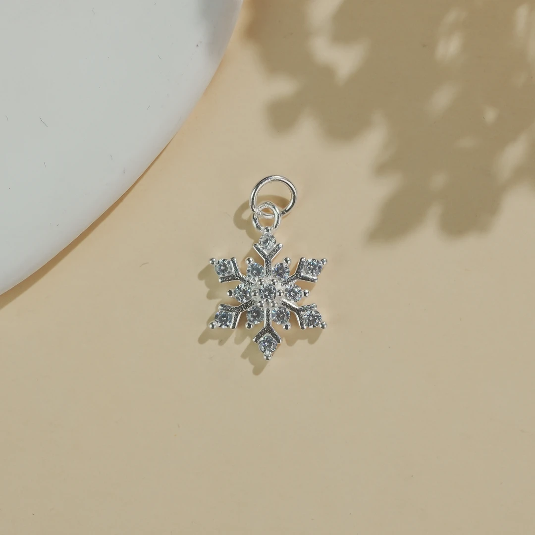 周西西 吊坠925银 精美银雪花吊坠1.1*1.1*0.3多样性发货20386