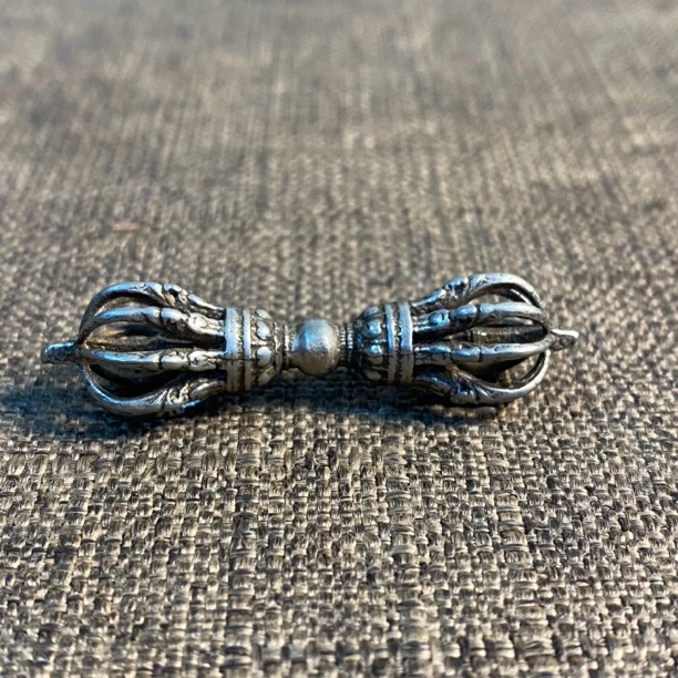 藏传老白铜金刚杵挂件