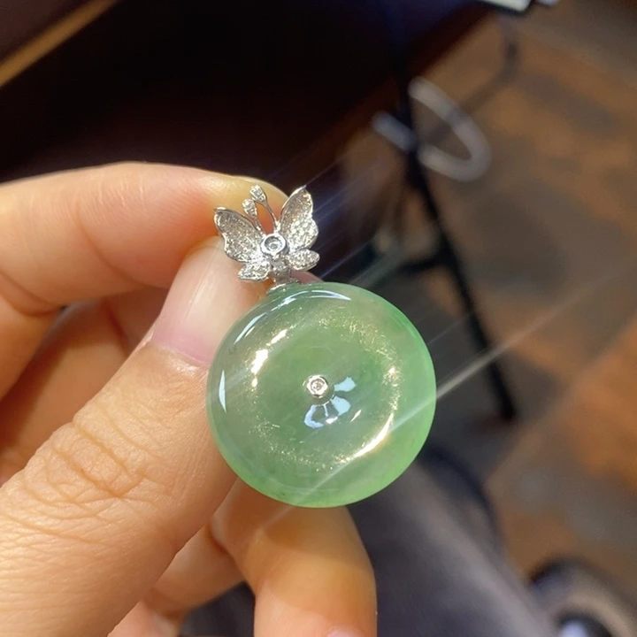 翡翠18K金镶嵌吊坠(赠链)