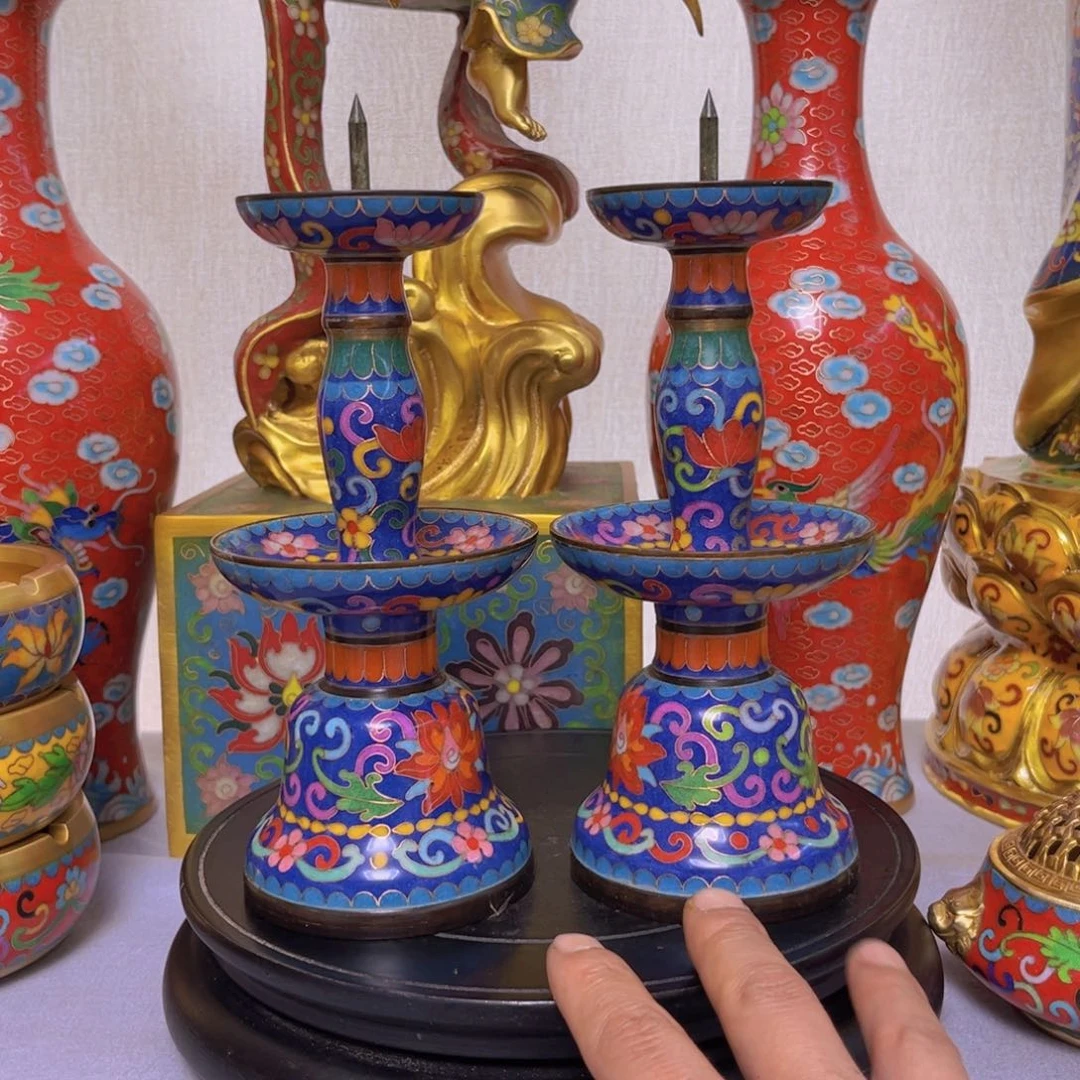 小*哥铜胎掐丝珐琅烛台一对