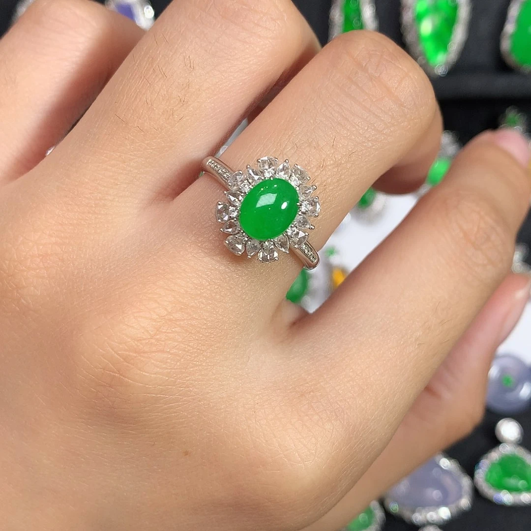 颈饰18K金镶嵌翡翠