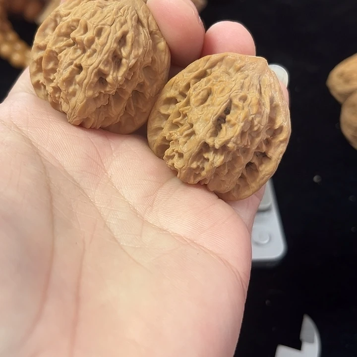 文玩核桃把件38左右盘龙虎虎头，编号027