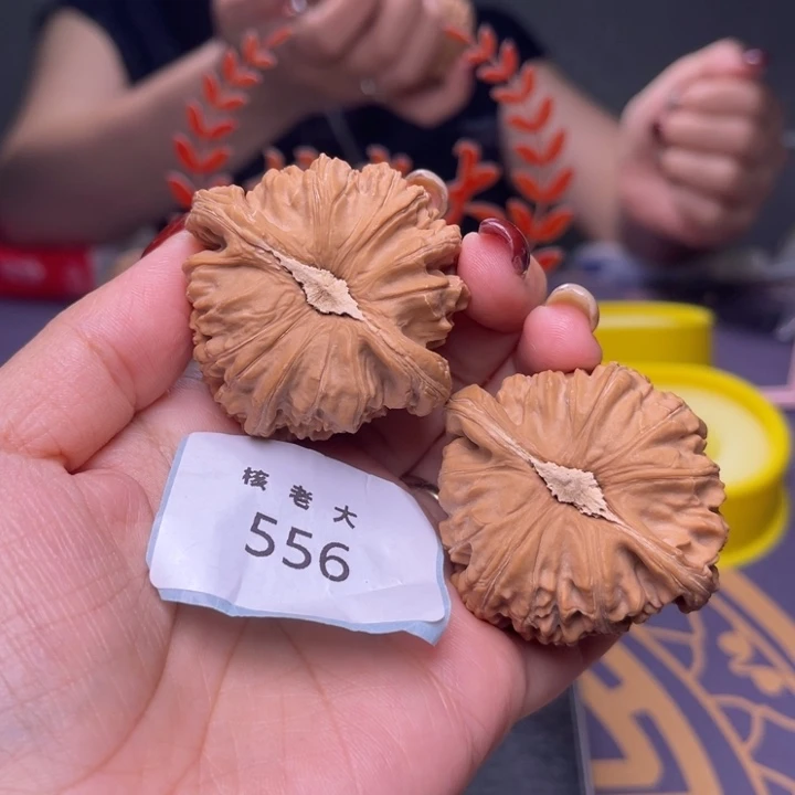 大***人文玩核桃把件白狮子47.556