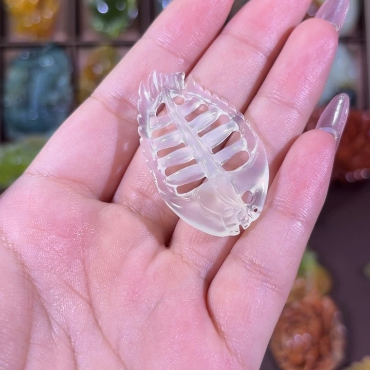未镶嵌蛇纹石玉颈饰鱼*