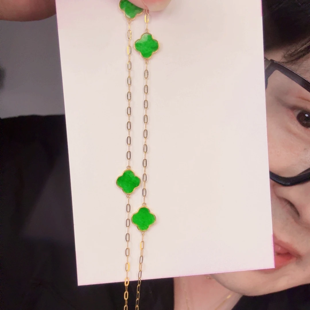 翡翠18K金镶嵌颈饰一件