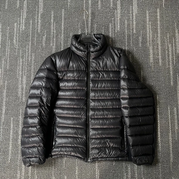 99新 Prada/普拉达 红胶条logo立领排骨羽绒服/56码/2394