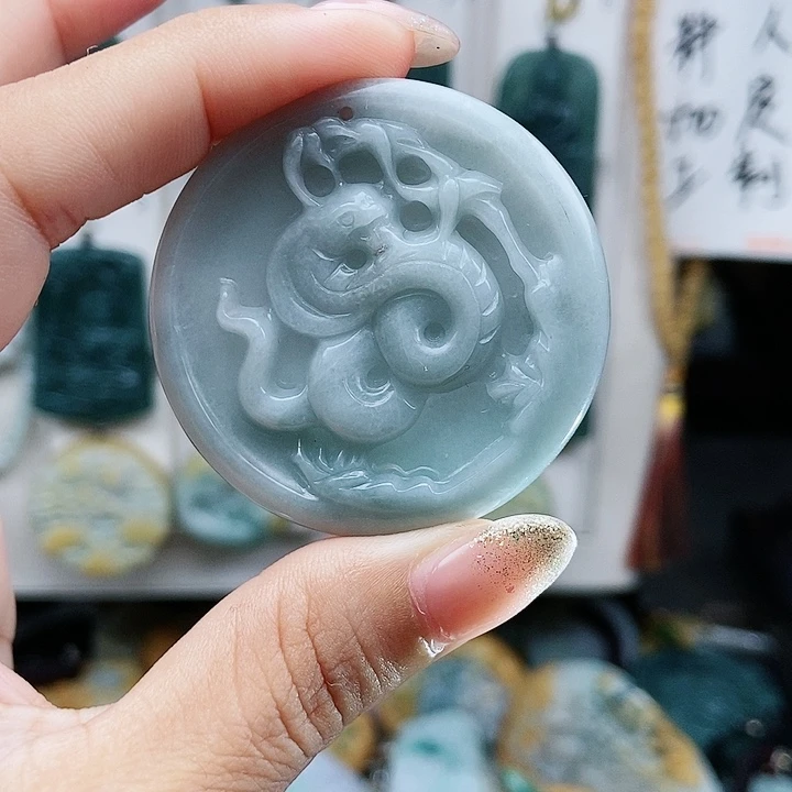 翡翠未镶嵌颈饰翡翠