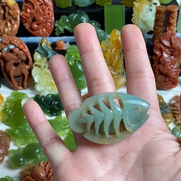 蛇纹石玉未镶嵌颈饰