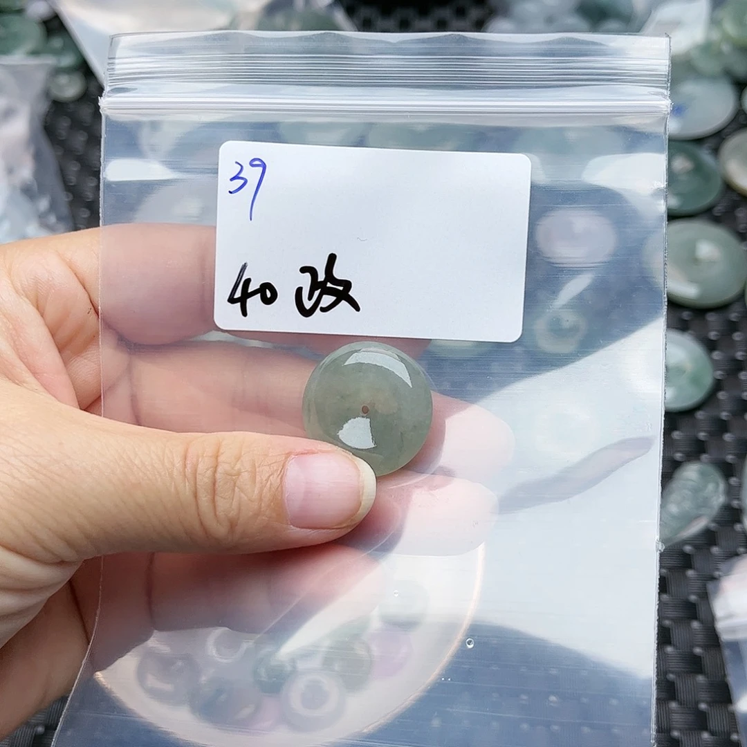 翡翠未镶嵌颈饰政*扬不