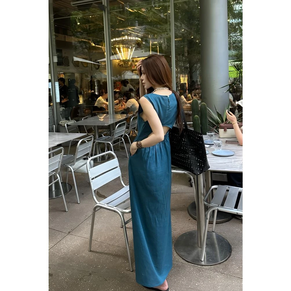 夏季新款法式气质无袖露后背显瘦长款连衣裙复古宽松小众蓝色时尚