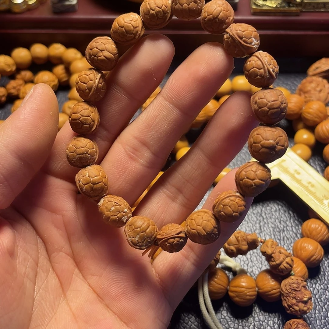 阿***九龙纹桃核雕刻富甲天下