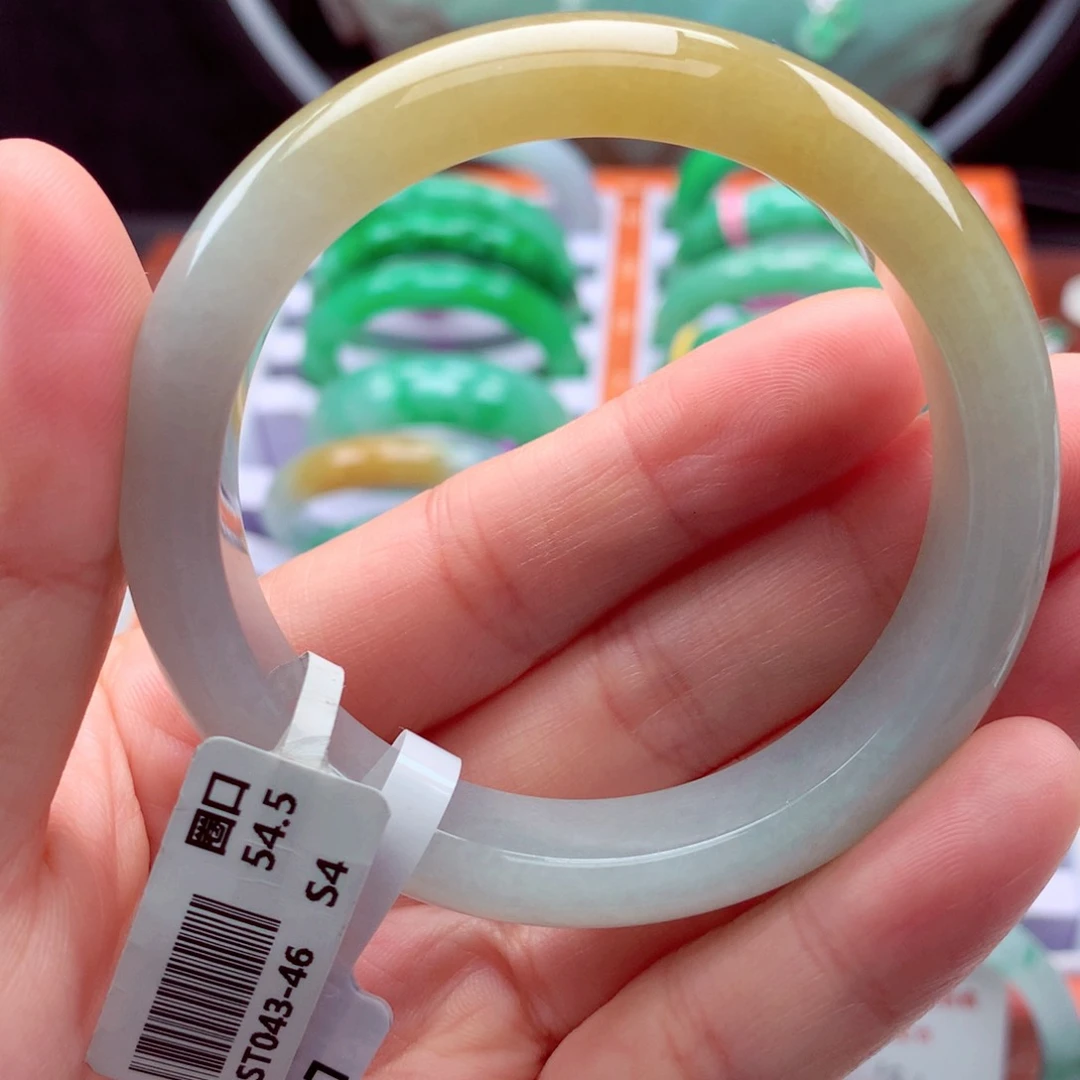 翡翠手镯未镶嵌翡翠