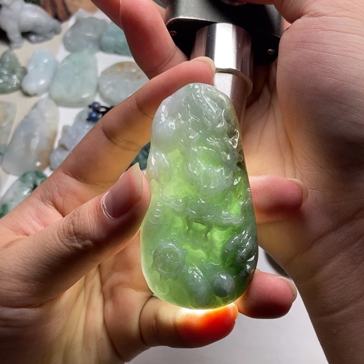 翡翠未镶嵌颈饰龙牌46