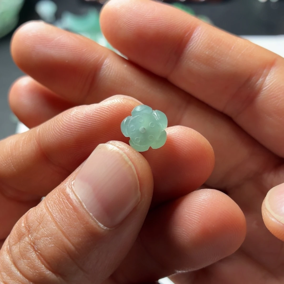 定制翡翠未镶嵌莲花