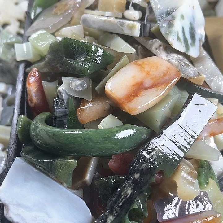 和田玉（糖玉）和田玉边角料9K金镶嵌果*润