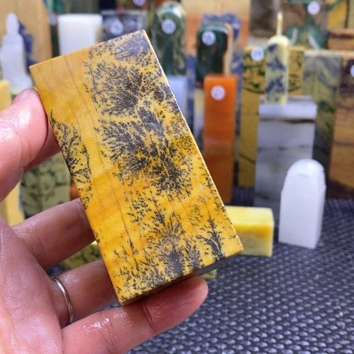 云南石小*明青田石印章石