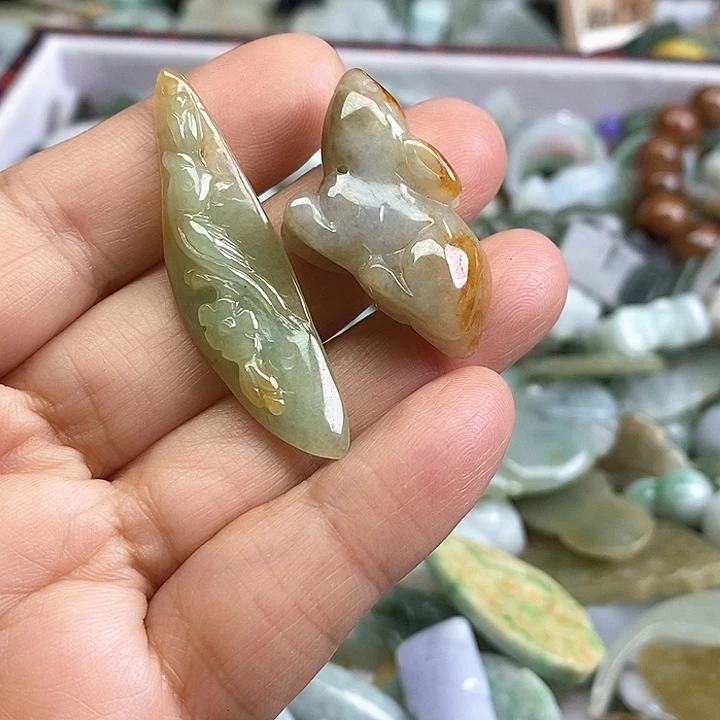 阿***鱼翡翠未镶嵌颈饰天然翡翠09