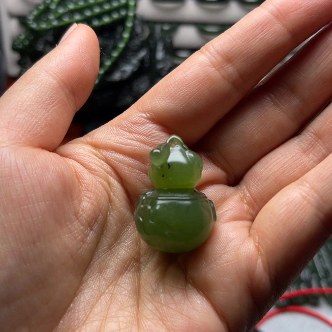 小***头蛇纹石玉未镶嵌颈饰