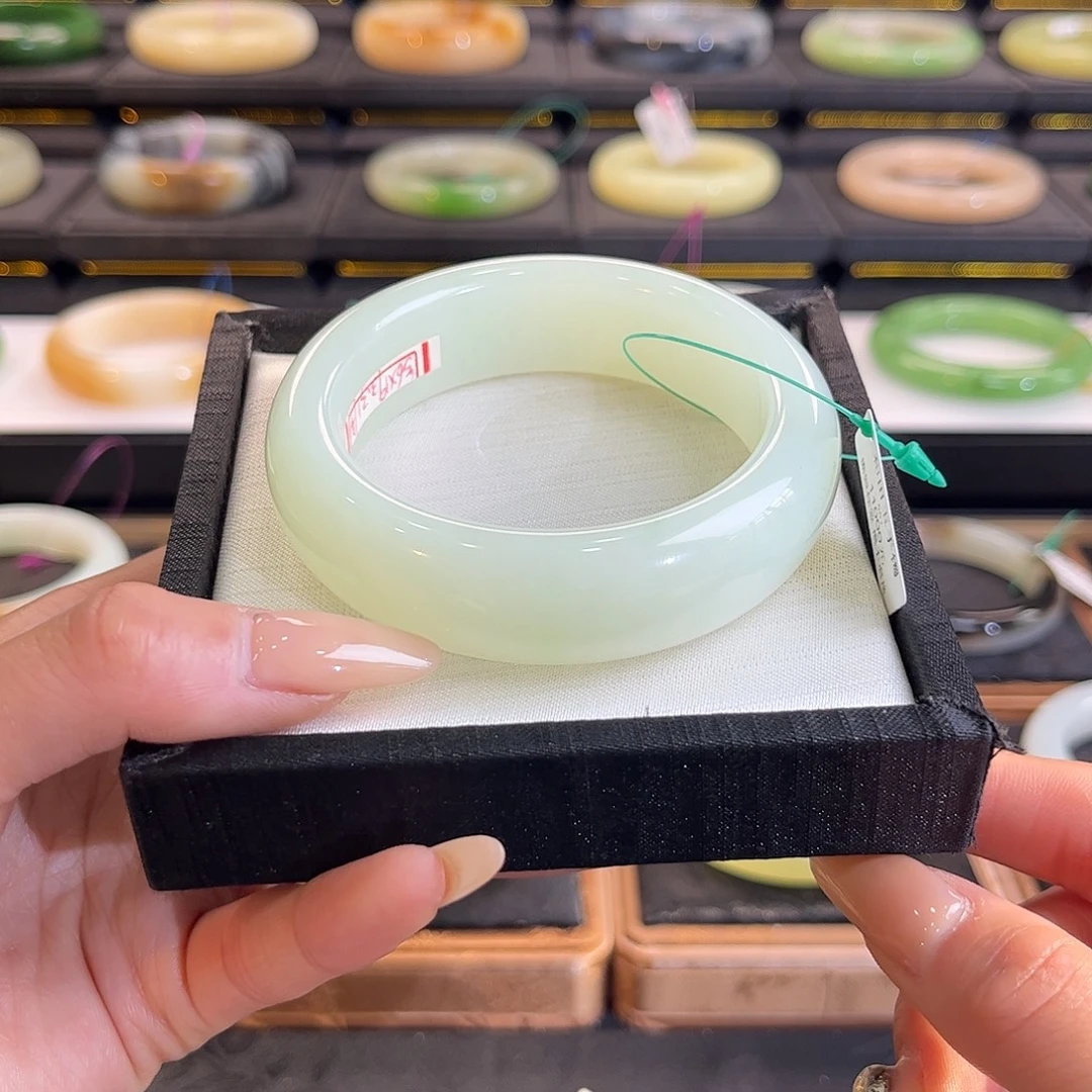 和田玉未镶嵌手镯56 57