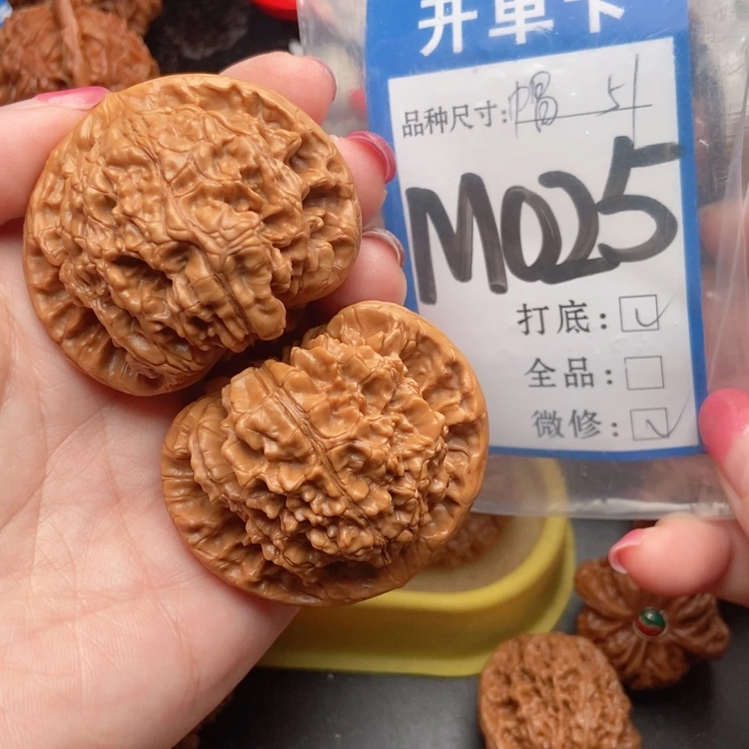 吊坠桃核核桃官帽。 轻微龟背